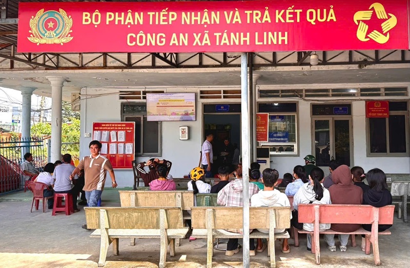Công an xã Tánh Linh với sáng kiến “Góc truyền hình an ninh – Hiểu rõ định danh, thực hiện nhanh thủ tục”
